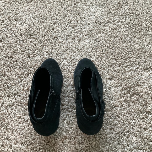 Gianni Bini Black Suede Heeled Booties Size - Picture 4 of 7